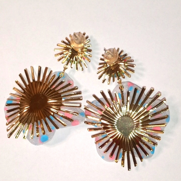 GORGEOUS FLORAL STATEMENT EARRINGS - Picture 4 of 4